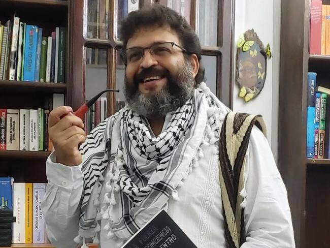 El escritor Pablo Oviedo presenta “A orillas del del caribe”