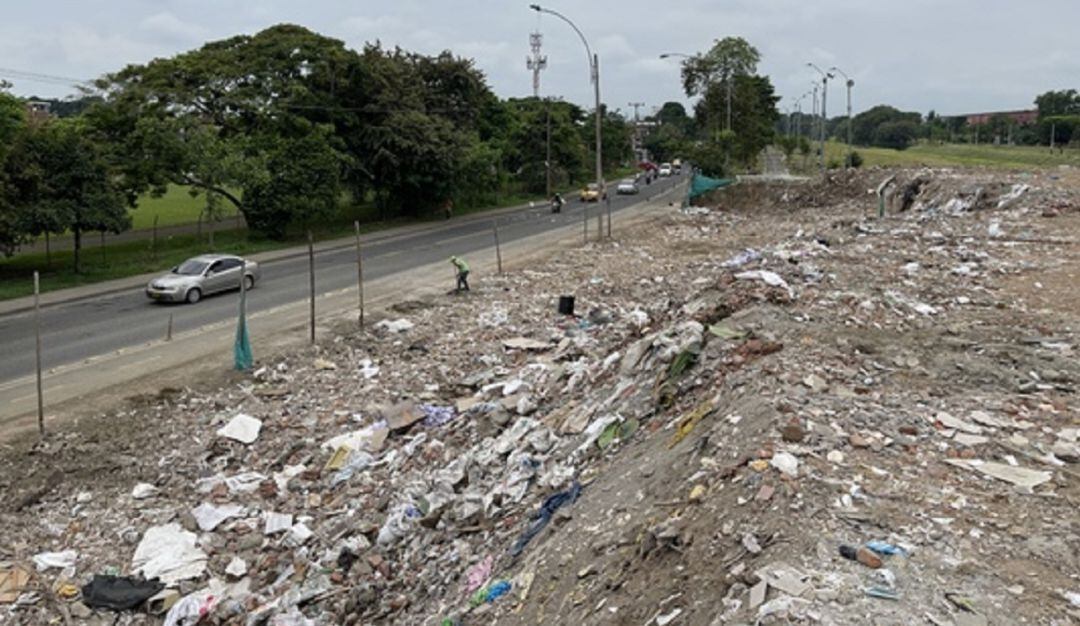En Cali, el único sitio autorizado para disponer de manera transitoria los RCD de origen residencial es la Estación de Transferencia de la Carrera 50, que recibe un promedio diario 450 toneladas de estos materiales.