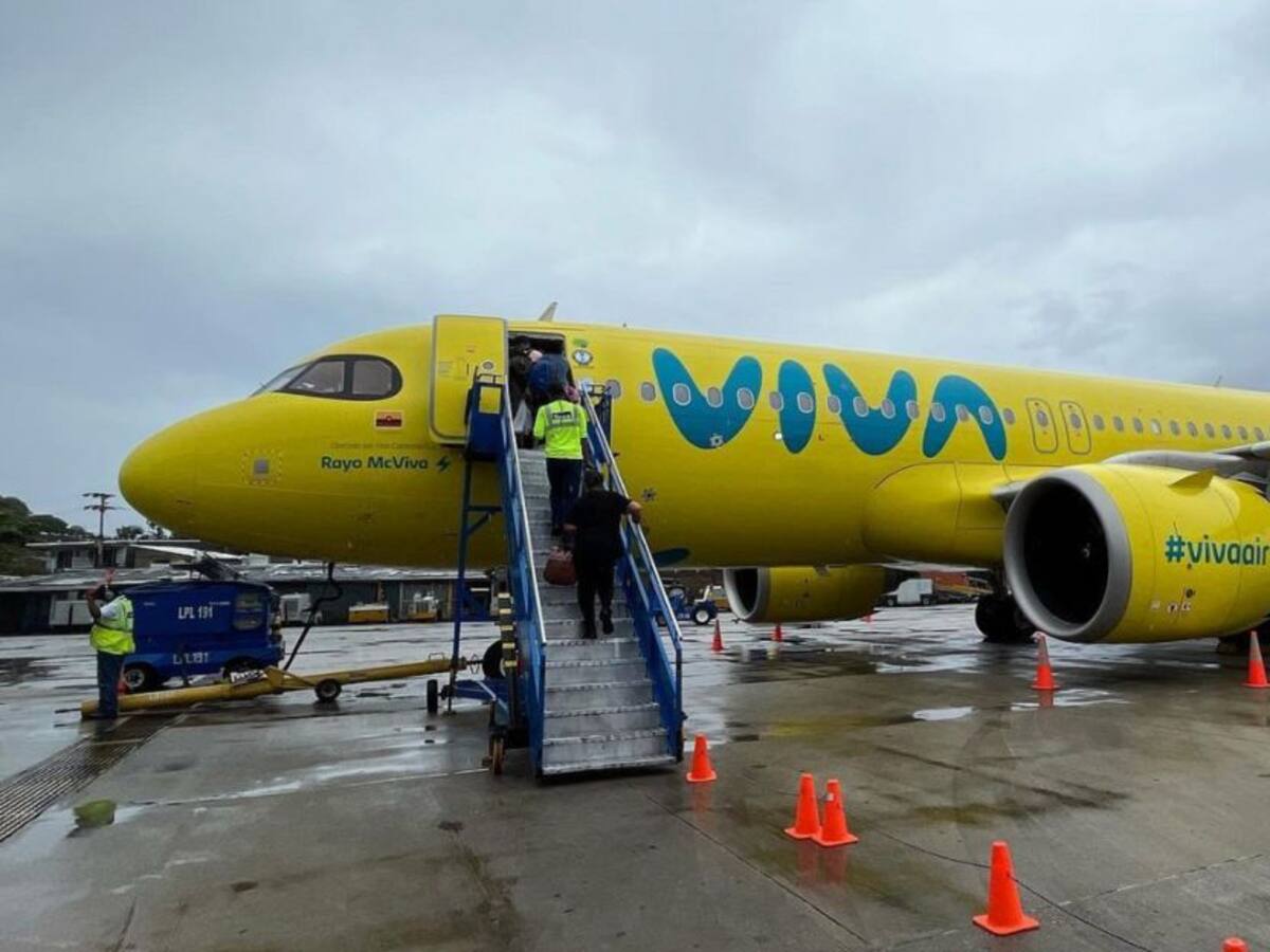 Trabajadores de Viva Air piden a Petro garantizar su trabajo y operaciones