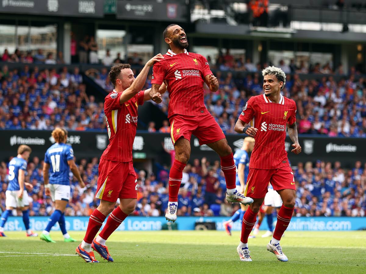 Liverpool, en un gran partido de Luis Díaz, debutó con victoria en la Premier League