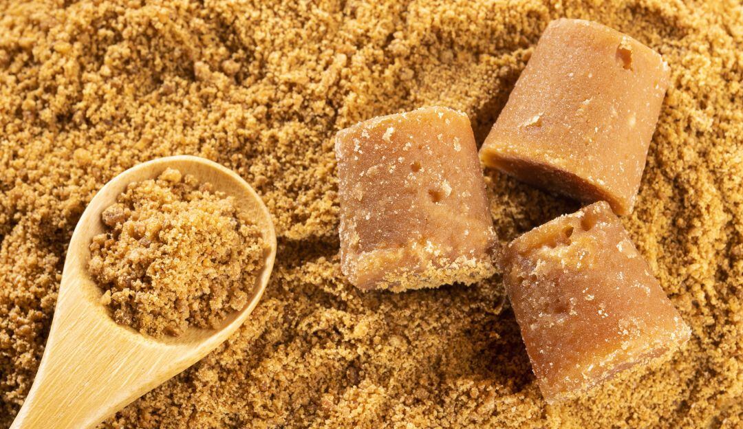 Panela en polvo y panela sólida