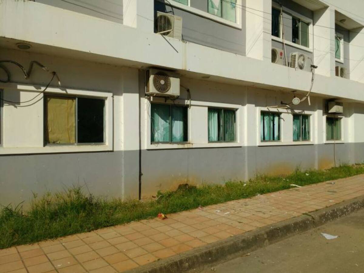 Lanzan artefacto explosivo en la plaza principal de San Pablo