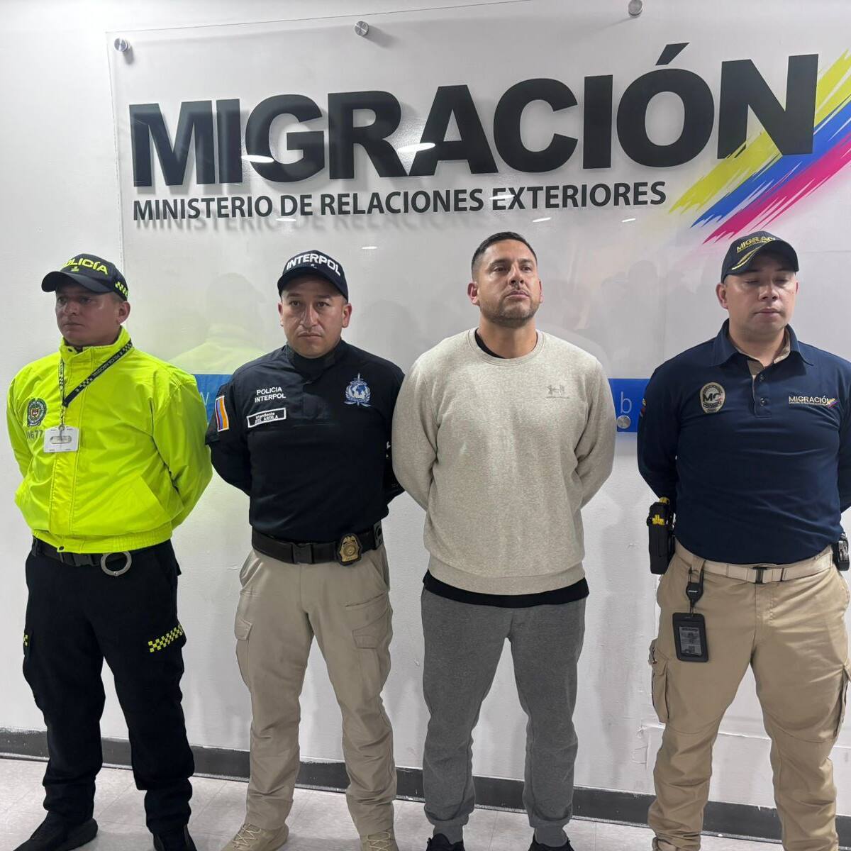 Capturan a alias ‘La Firma’, del Clan del Golfo, al llegar extraditado de España