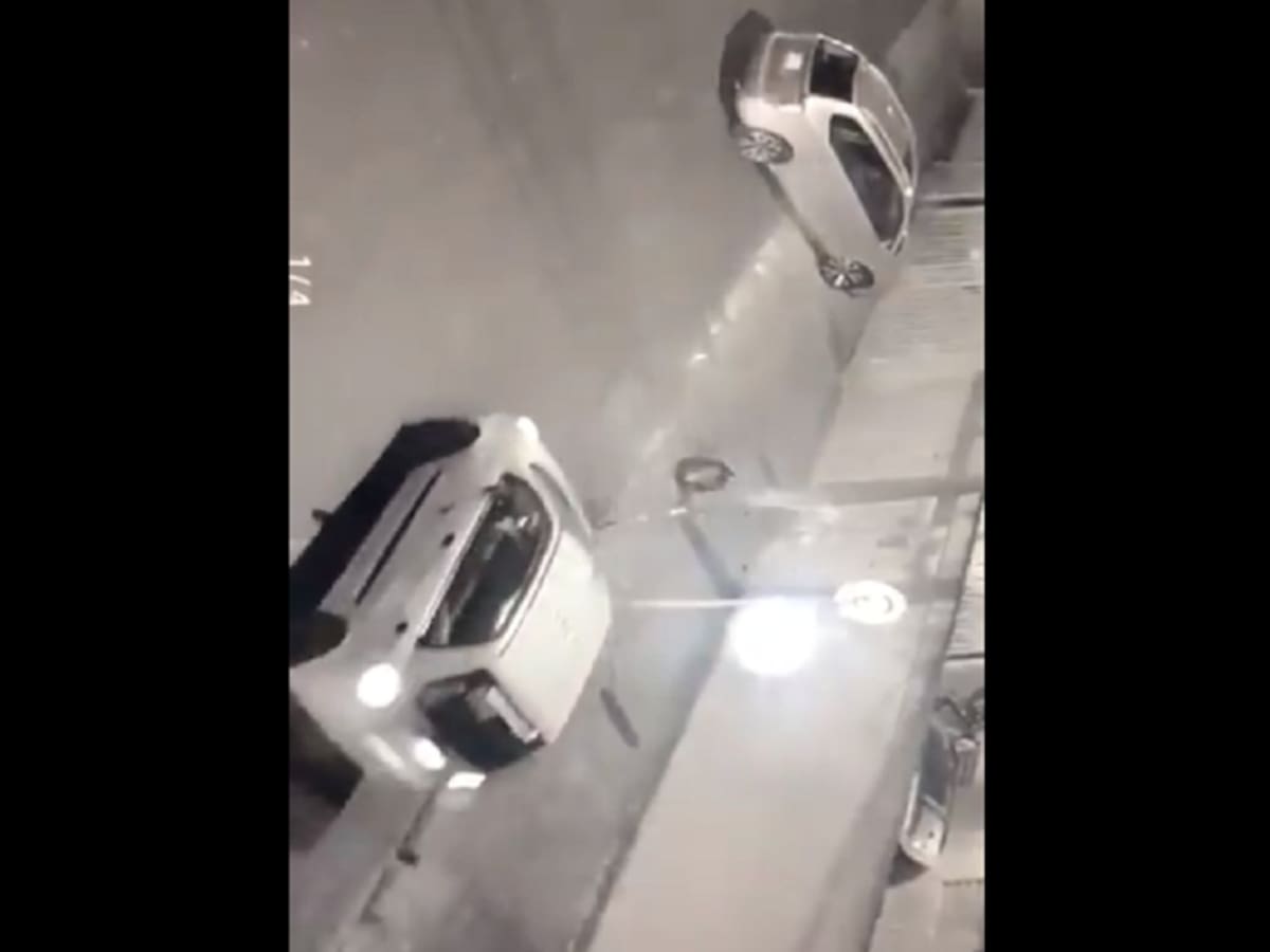 ¿Nuevo objetivo? Taxista derriba patinetas eléctricas