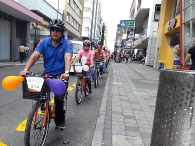 Con ciclo paseos en Armenia autoridades buscan uso correcto del bici carril