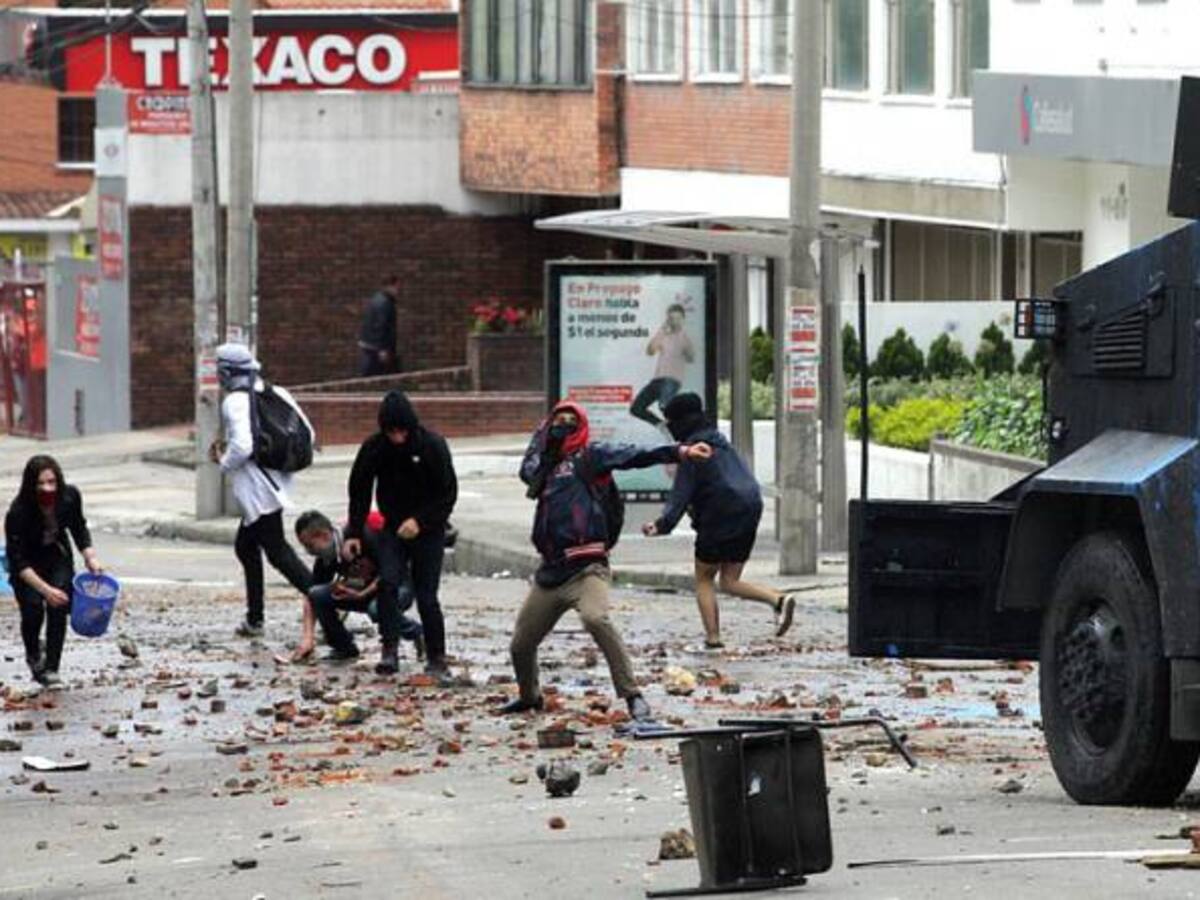 Cierran la calle 72 por disturbios en la U. Pedagógica