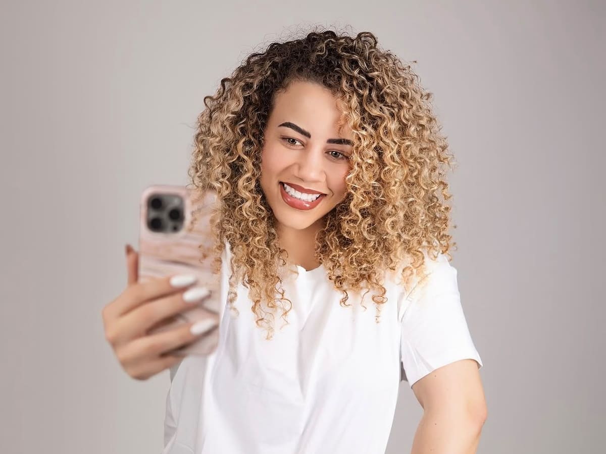 La influencer Flor Danay Hernández se formó en un oficio sin escuela, sin manual y sin permiso