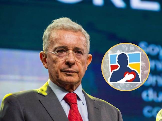 Expresidente Álvaro Uribe Vélez y al lado el logo del partido Centro Democrático (Fotos vía Getty Images y Centro Democrático)
