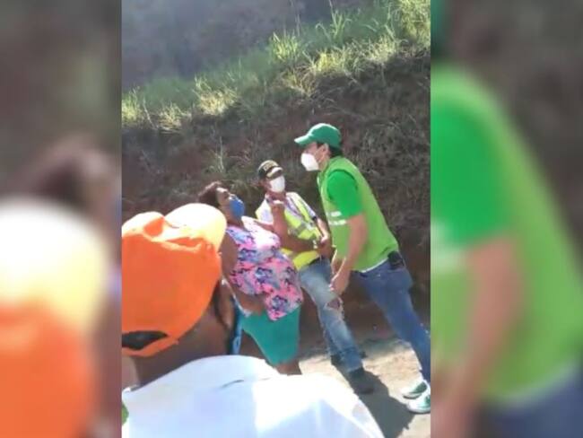 Acalorada discusión entre el alcalde de Jamundí y líder comunitaria