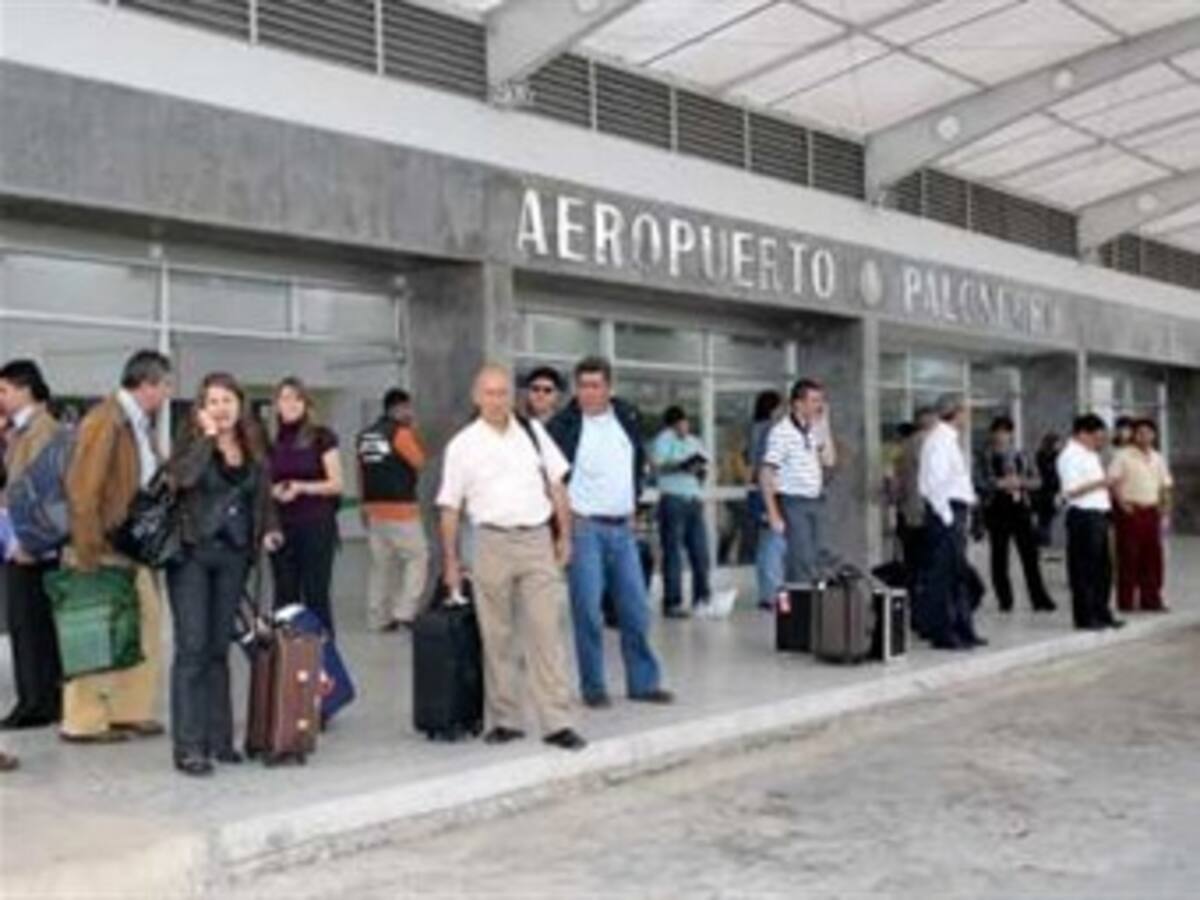 Más de 400 personas represadas por cierre del aeropuerto de Bucaramanga