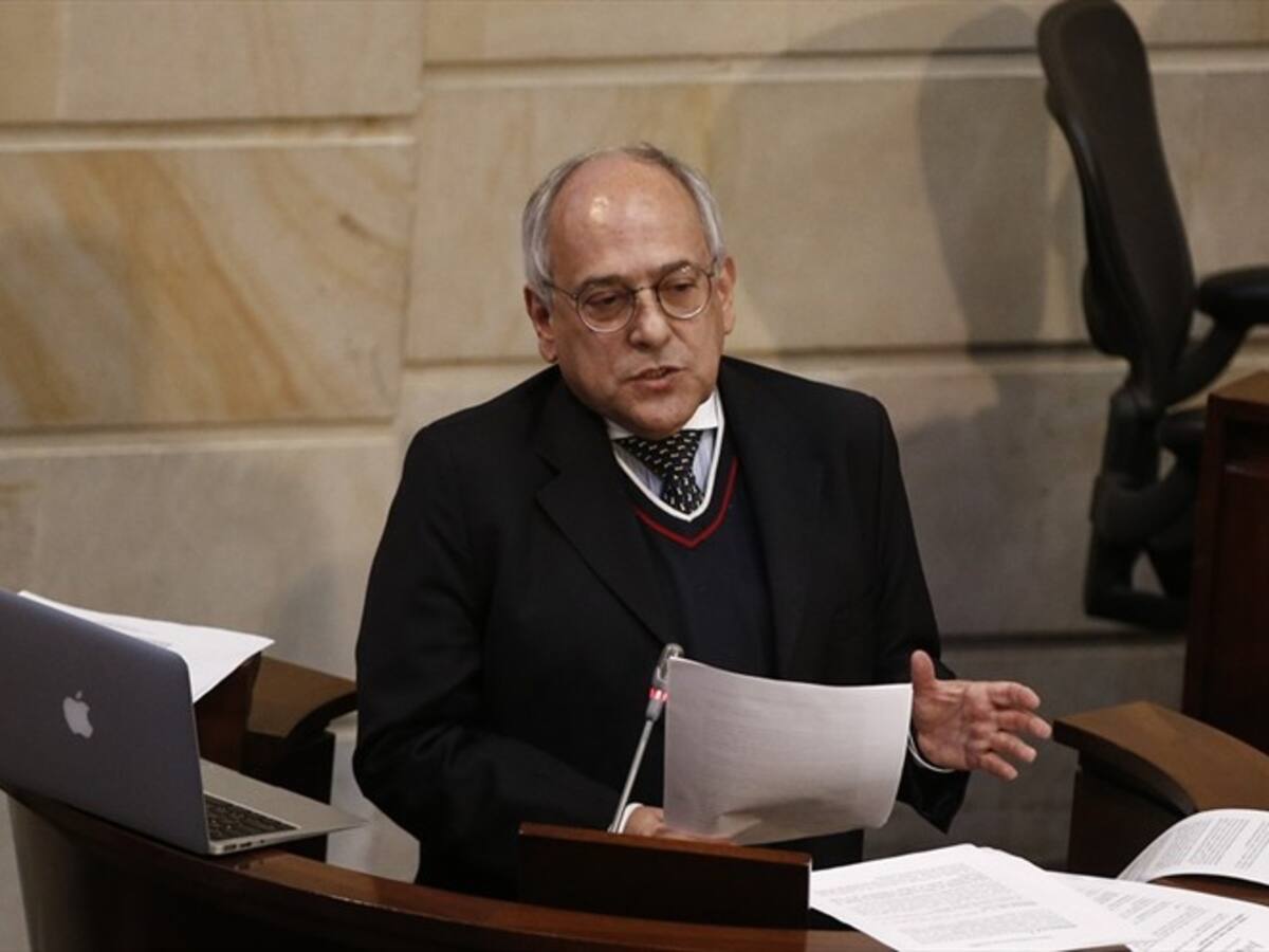 Nadie nos puede dar cátedra de cómo enfrentar al "castrochavismo": Gaviria a Camilo Gómez