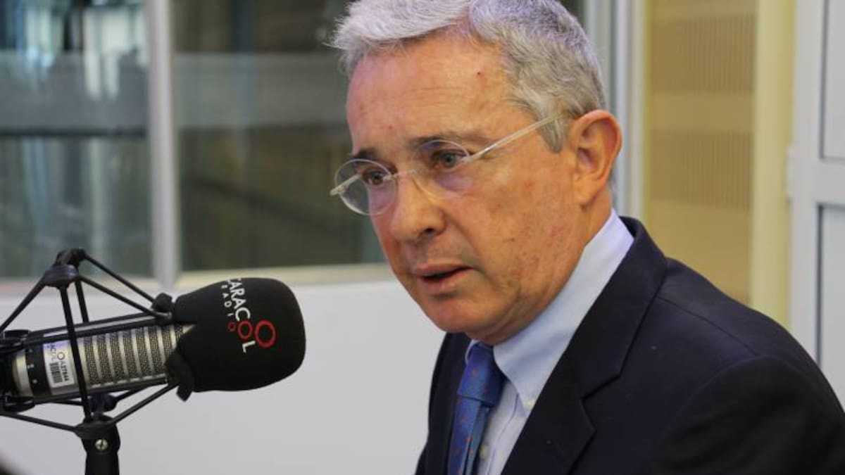 Al partido Farc deben quitarle los beneficios del acuerdo de Paz: Uribe