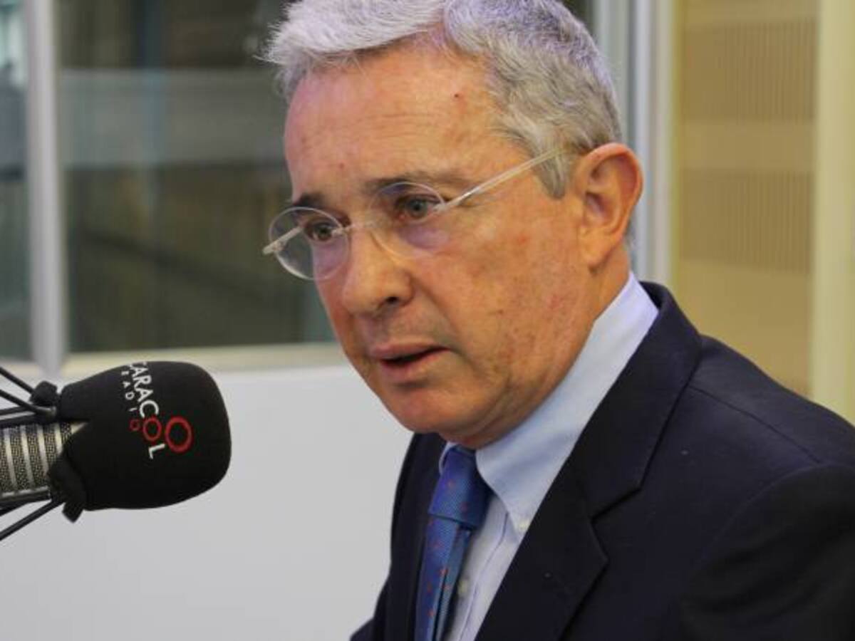 Al partido Farc deben quitarle los beneficios del acuerdo de Paz: Uribe