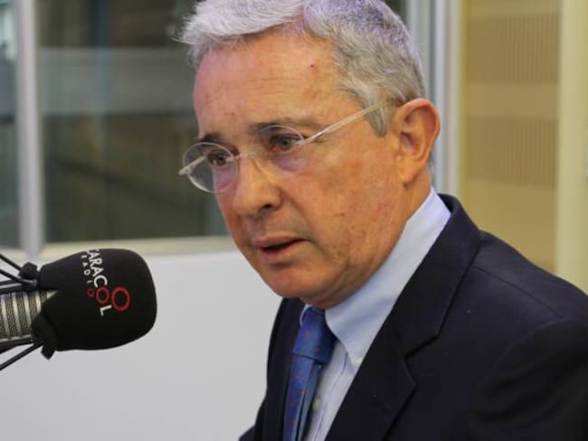 Al partido Farc deben quitarle los beneficios del acuerdo de Paz: Uribe
