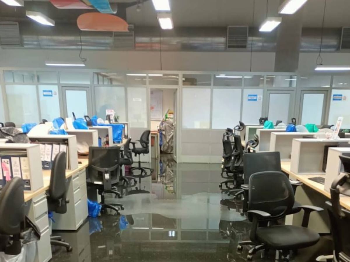 Otra vez la Personería amaneció inundada, esta vez por aguas residuales