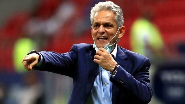 Reinaldo Rueda dando indicaciones en el partido Colombia vs Uruguay de la Copa América 2021