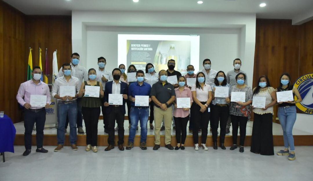 Entrega de certificados a emprededores de Ibagué