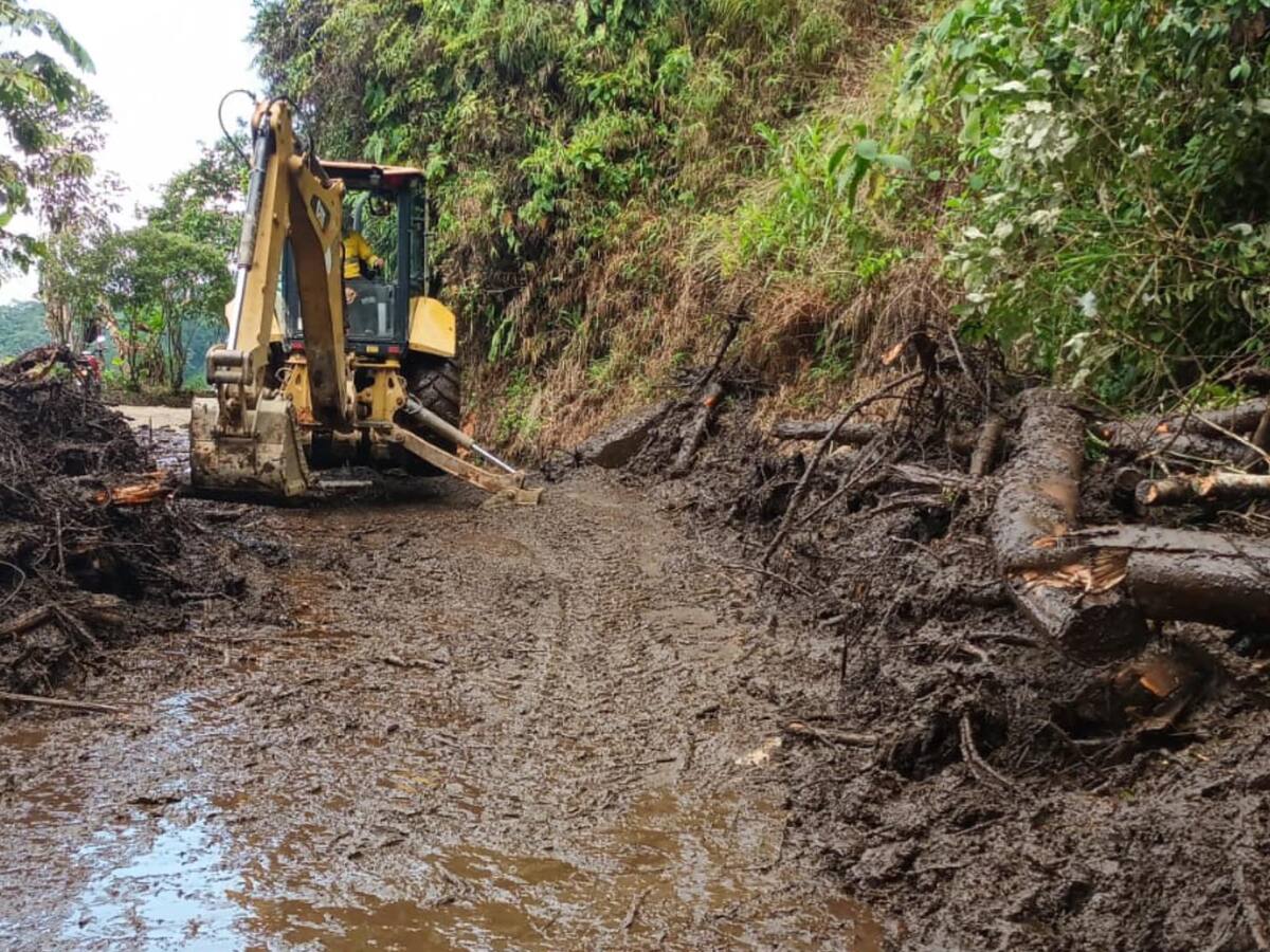 En Samaná piden reforzar la maquinaria para habilitar las carreteras hacia el oriente de Caldas