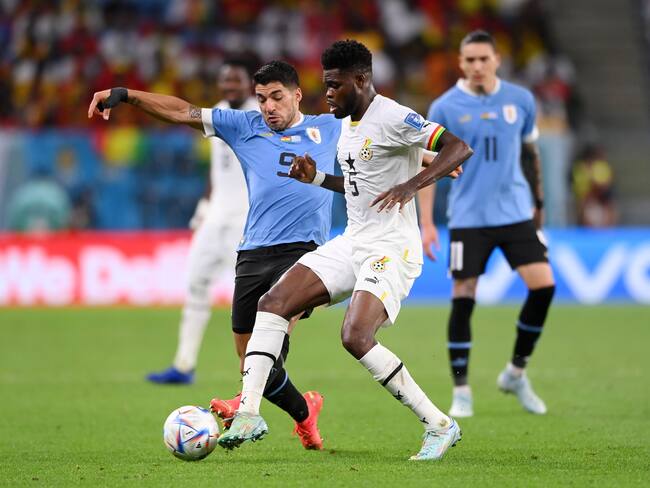 AL WAKRAH, QATAR - DECEMBER 02: Thomas Partey of Ghana battles for possession with Luis Suarez of Uruguay during the FIFA World Cup Qatar 2022 Group H match between Ghana and Uruguay at Al Janoub Stadium on December 02, 2022 in Al Wakrah, Qatar. (Photo by Stu Forster/Getty Images)