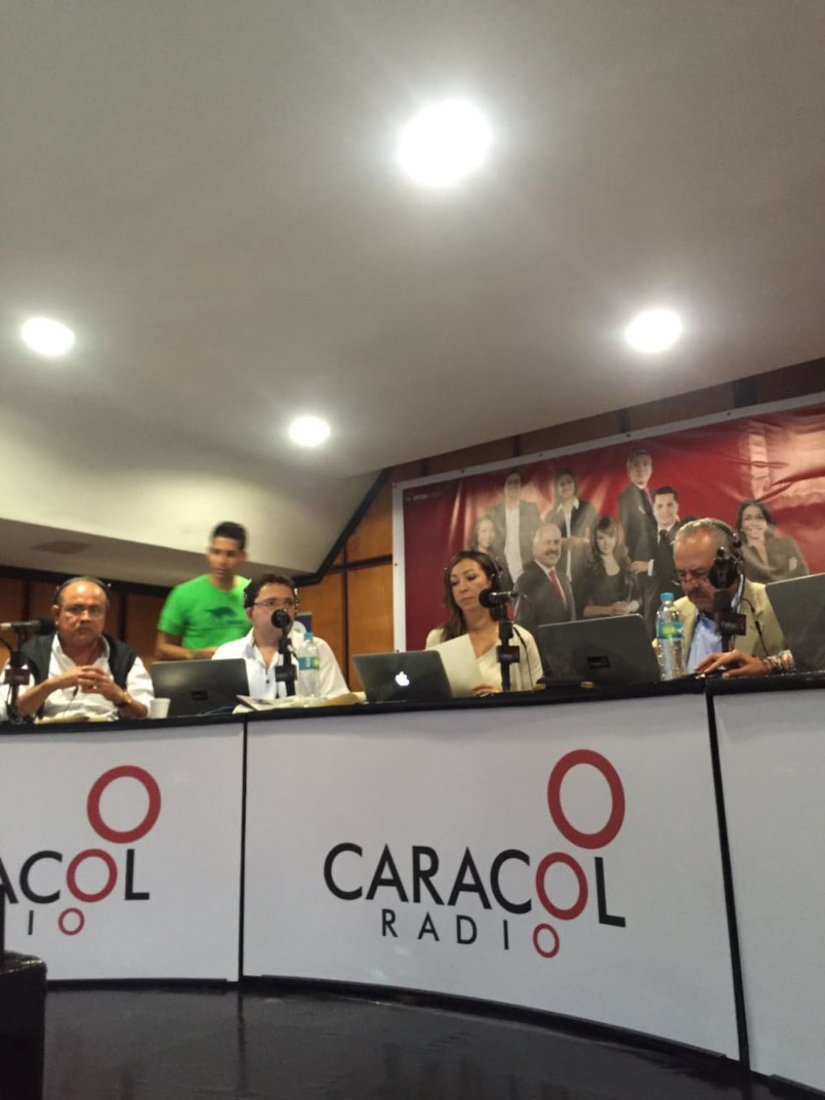 Alcalde se Santa Marta, Rafaél Martínez responde a las preguntas de la mesa de 6AM Hoy por Hoy. 