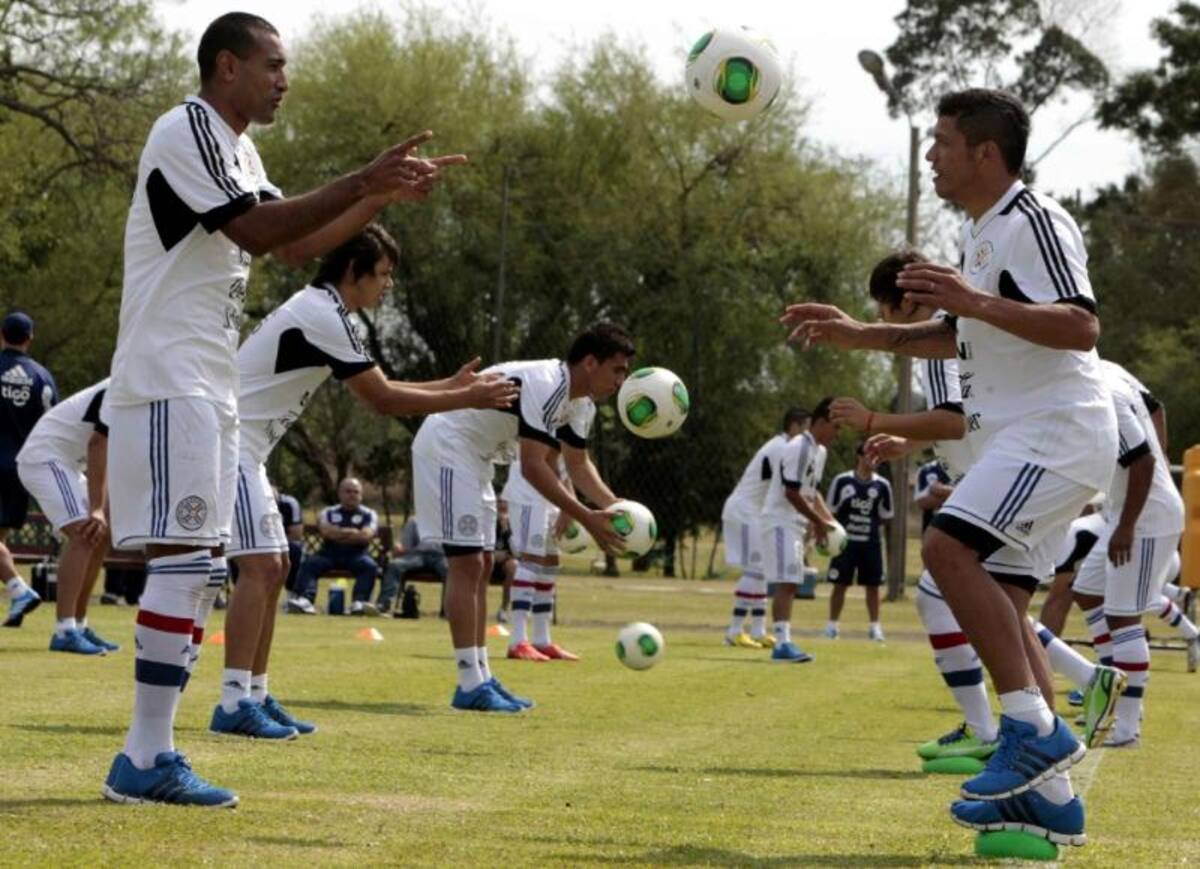 El equipo paraguayo  entrena con miras al partido contra Bolivia el día viernes 6 de septiembre, por las eliminatorias sudamericana para el Mundial Brasil 2014.
