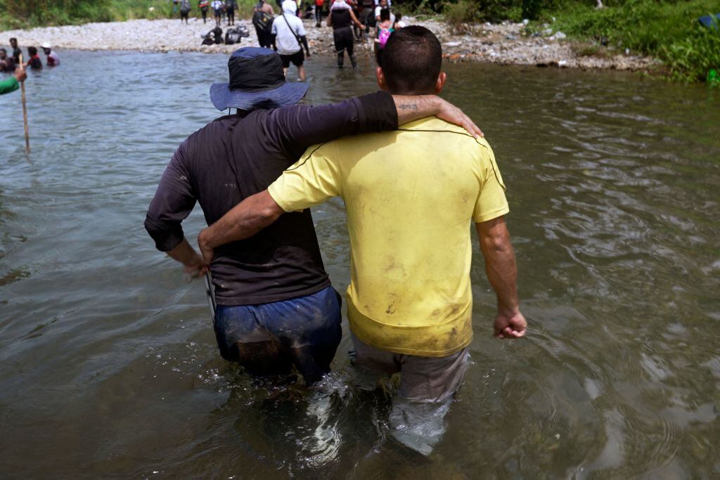 Migrantes venezolanos cruzando la selva del Darién (Getty Images / Foto de Ivan Pisarenko - AFP)