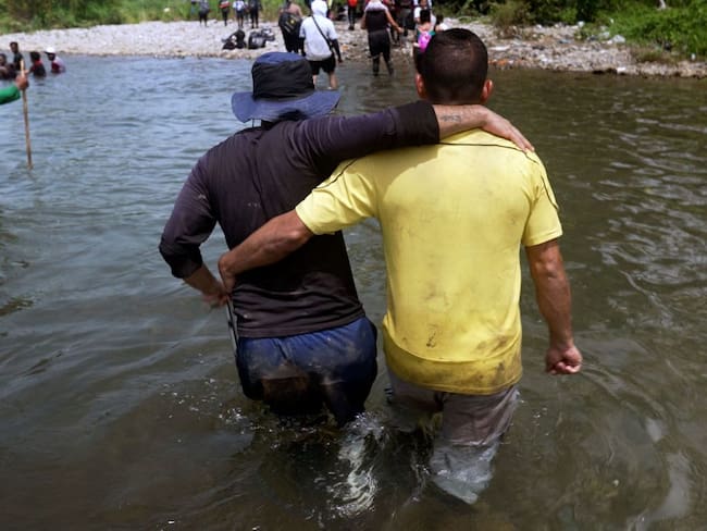 Migrantes venezolanos cruzando la selva del Darién (Getty Images / Foto de Ivan Pisarenko - AFP)