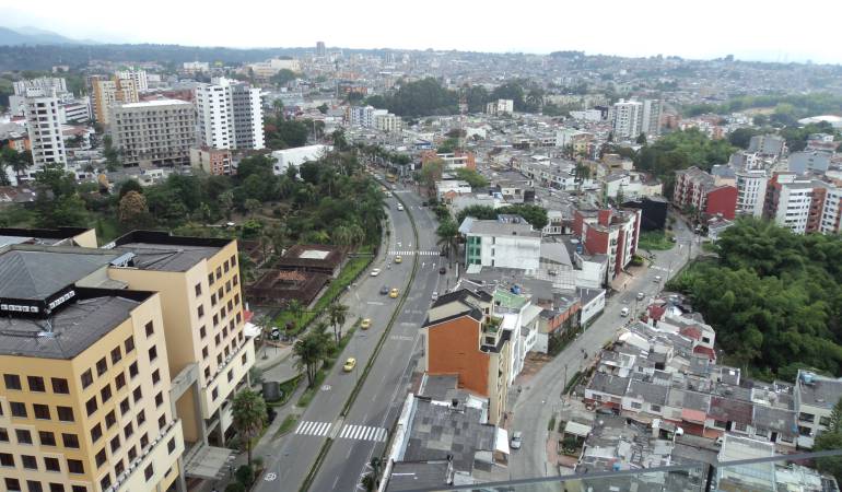 Desde las 5:20AM hasta las 9:00AM Toda la información local en Caracol Radio
