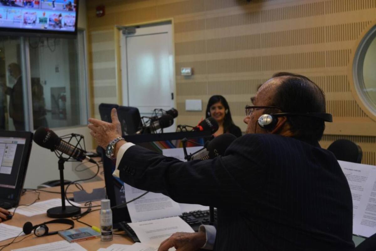 El ídolo de la radio se despide de La Luciérnaga pero continúa con sus comentarios deportivos en El Pulso del Fútbol. #GraciasPelaez
