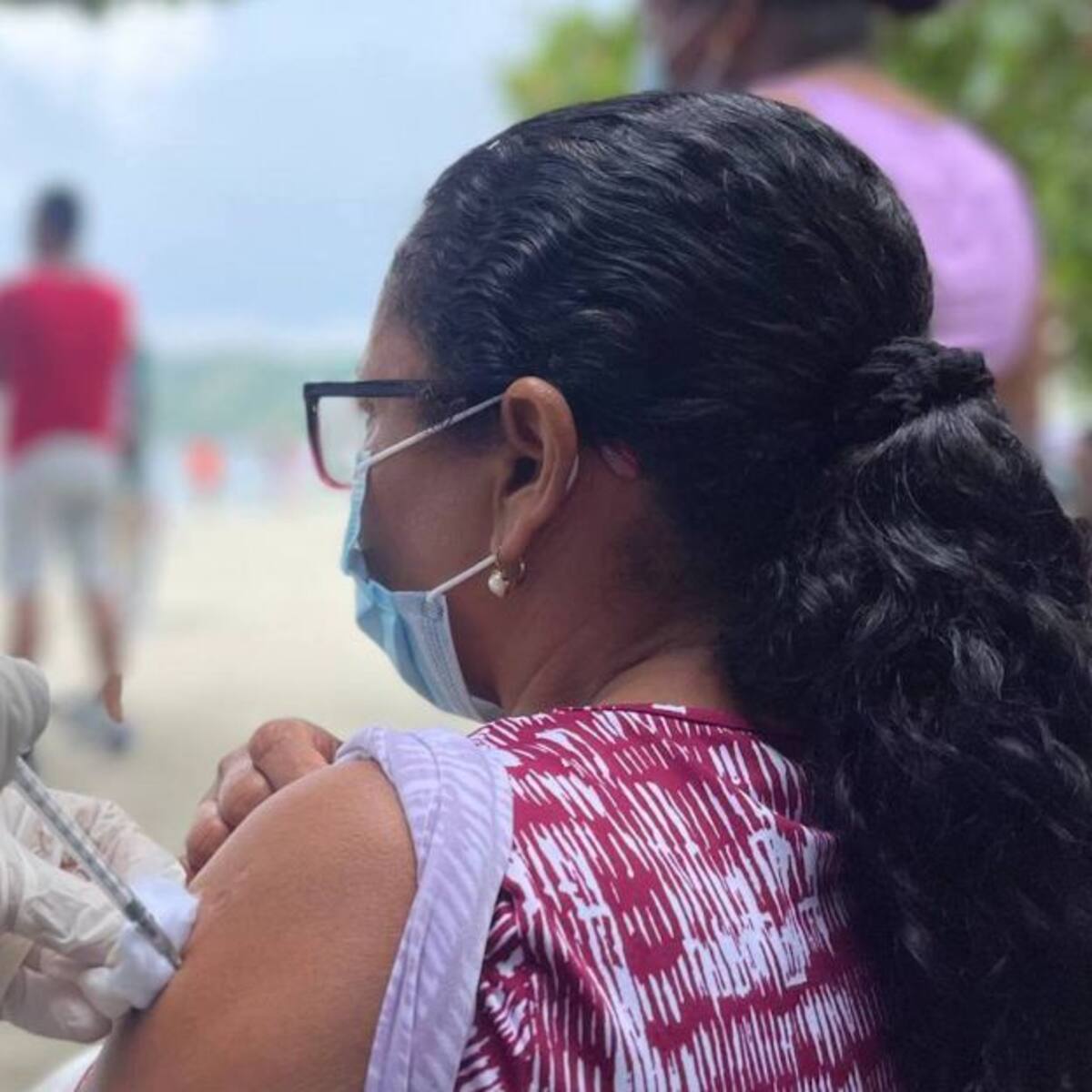 Jornadas masivas de vacunación COVID-19 en Mercado y Centro de Santa Marta