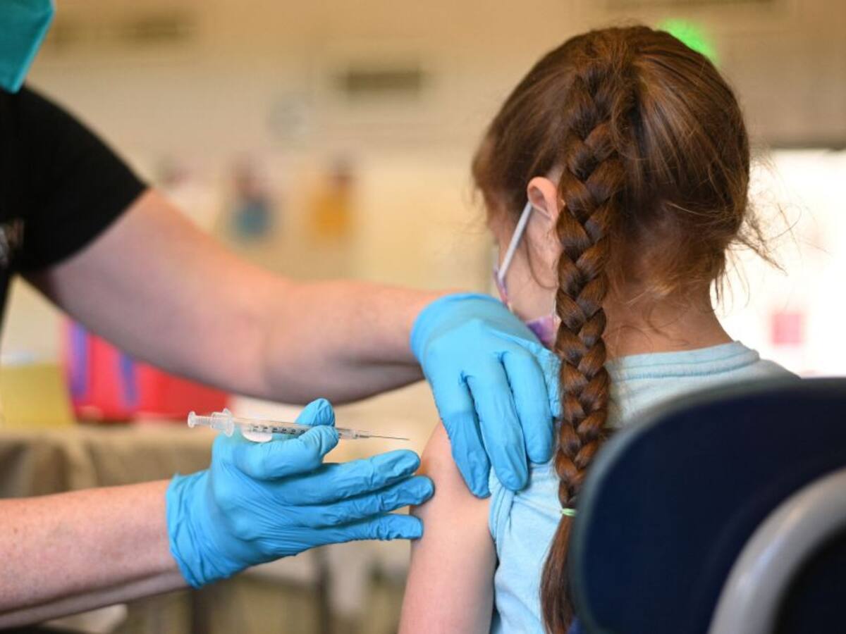 EE.UU. autoriza vacunas COVID-19 de Pfizer y Moderna para menores de 5 años