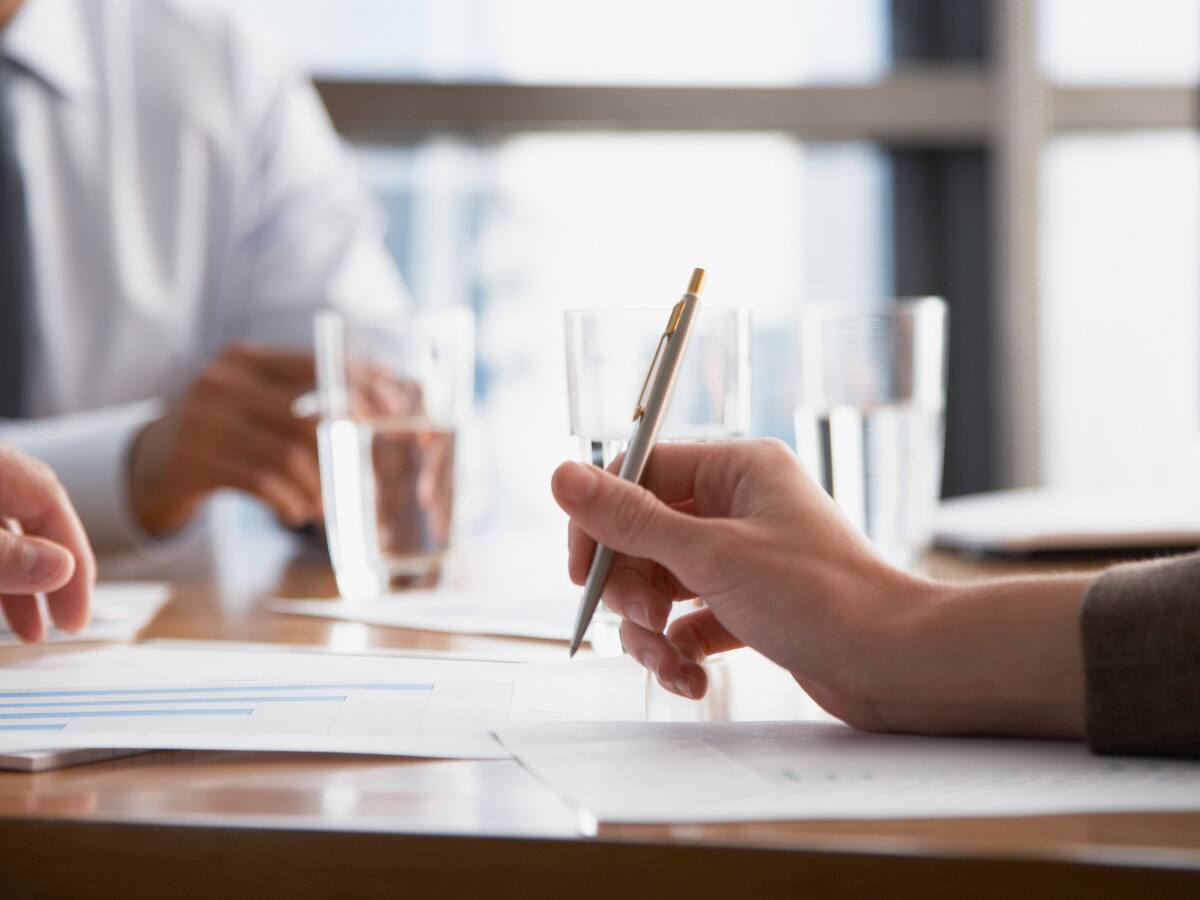 Denuncian que contralora encargada de Santander habría presentado documentos falsos