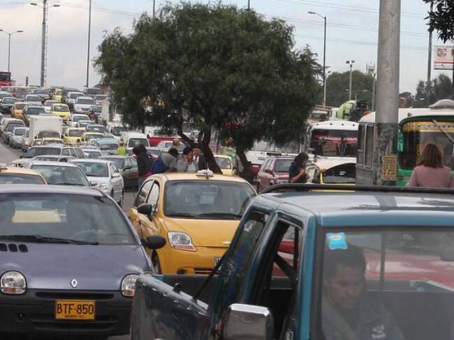 Varados e incremento de vehículos generaron trancones en plan retorno