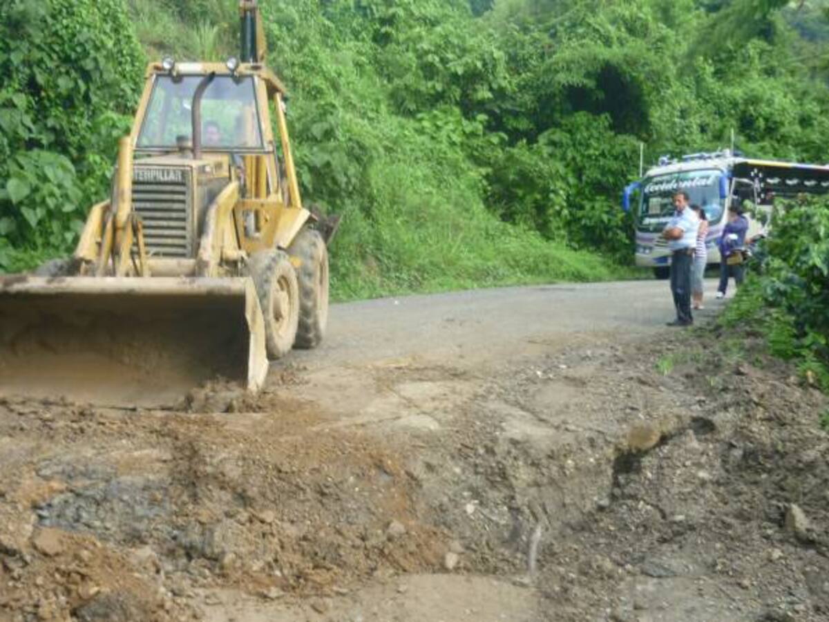 Hay un deslizamiento en la vía Risaralda-Chocó y alerta naranja por derrumbes