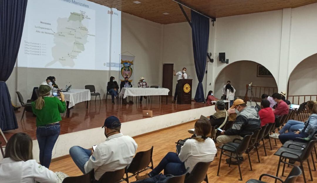 En la mesa técnica de concertación se habló del proyecto vial Cambao a Manizales. 