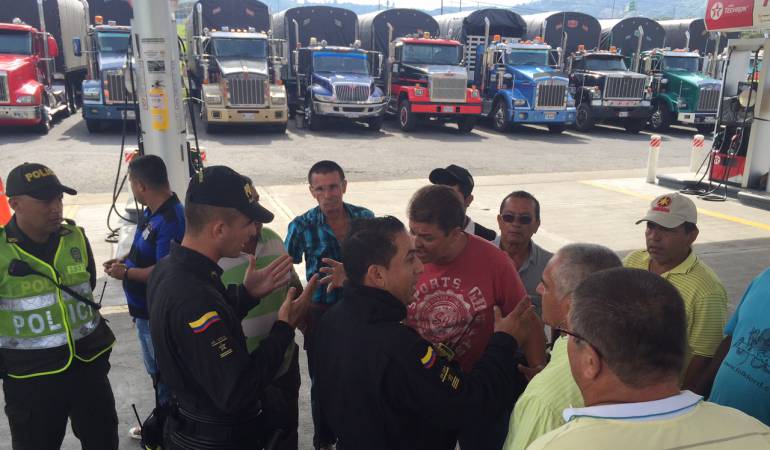 Los conductores y la Policía permanecen en 'tensa calma' en el sector de La Romelia.