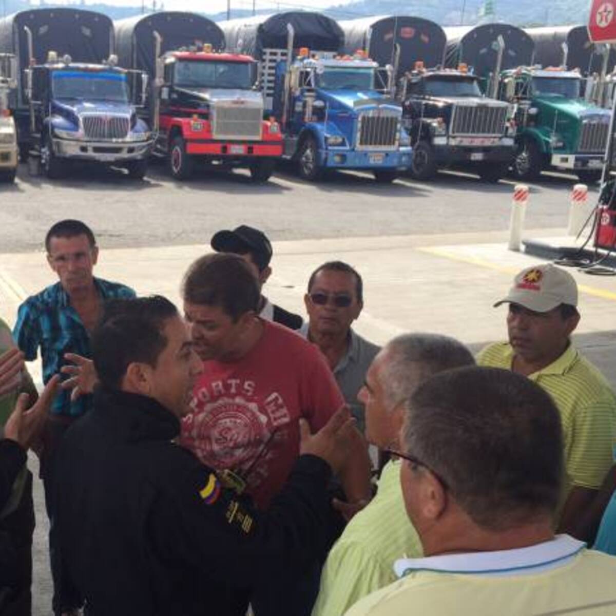 Camioneros preparan bloqueos temporales ante dificultades en la negociación con el Gobierno