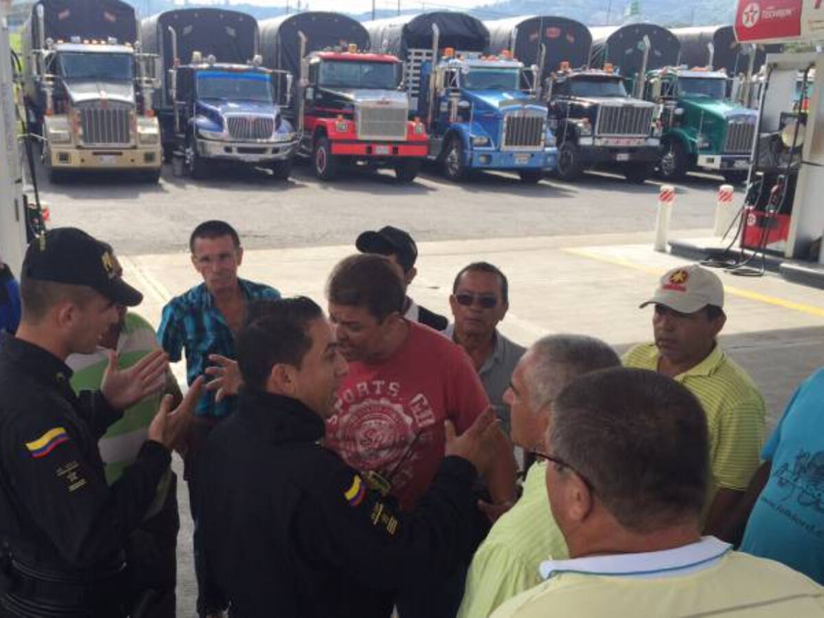 Camioneros preparan bloqueos temporales ante dificultades en la negociación con el Gobierno