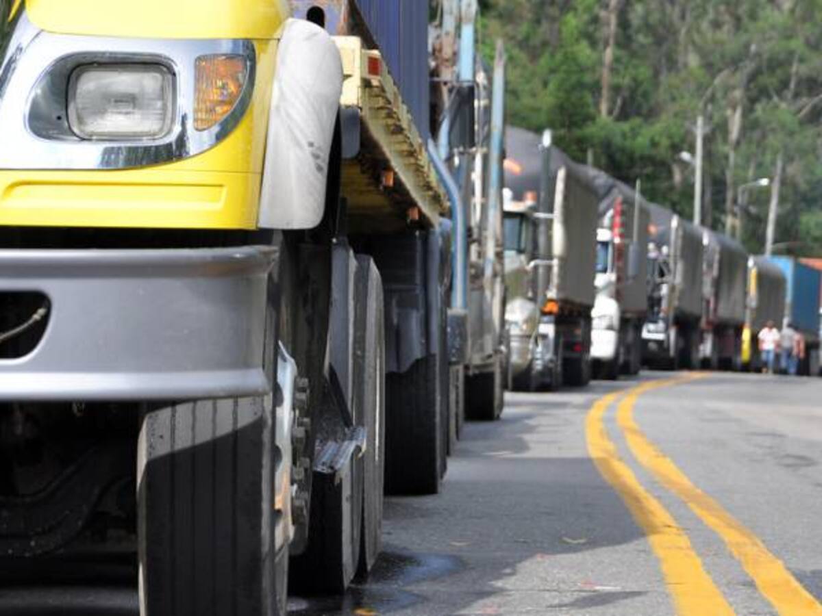 Camioneros consultan a las bases sobre avance de las negociones para levantar el paro