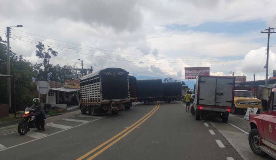 Bloqueos intermitentes en por lo menos seis corredores viales del departamento. 