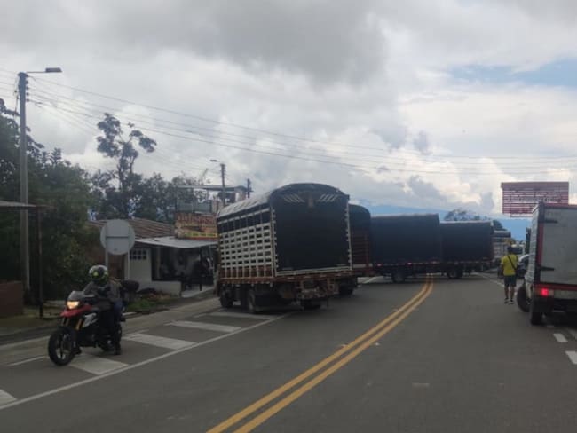 Bloqueos intermitentes en por lo menos seis corredores viales del departamento.