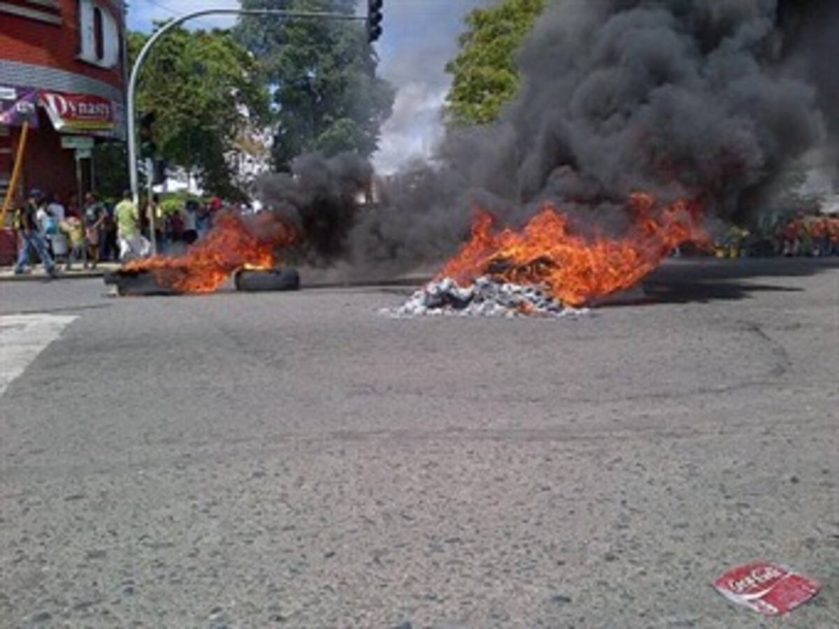 Duras protestas y saqueos en Panamá contra Gobierno Martinelli