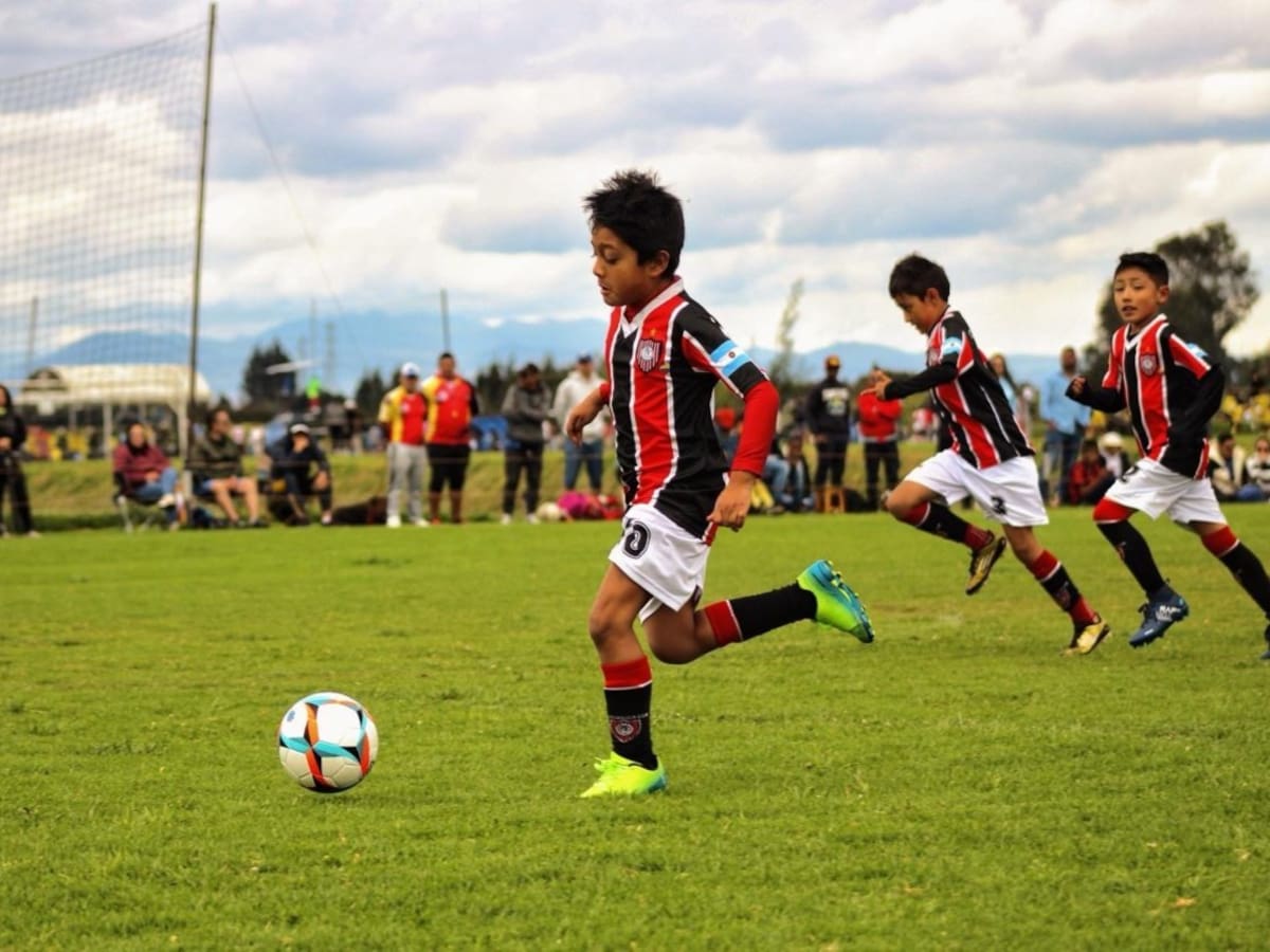 Chacarita Juniors realizará pruebas gratuitas para niños futbolistas en Bogotá