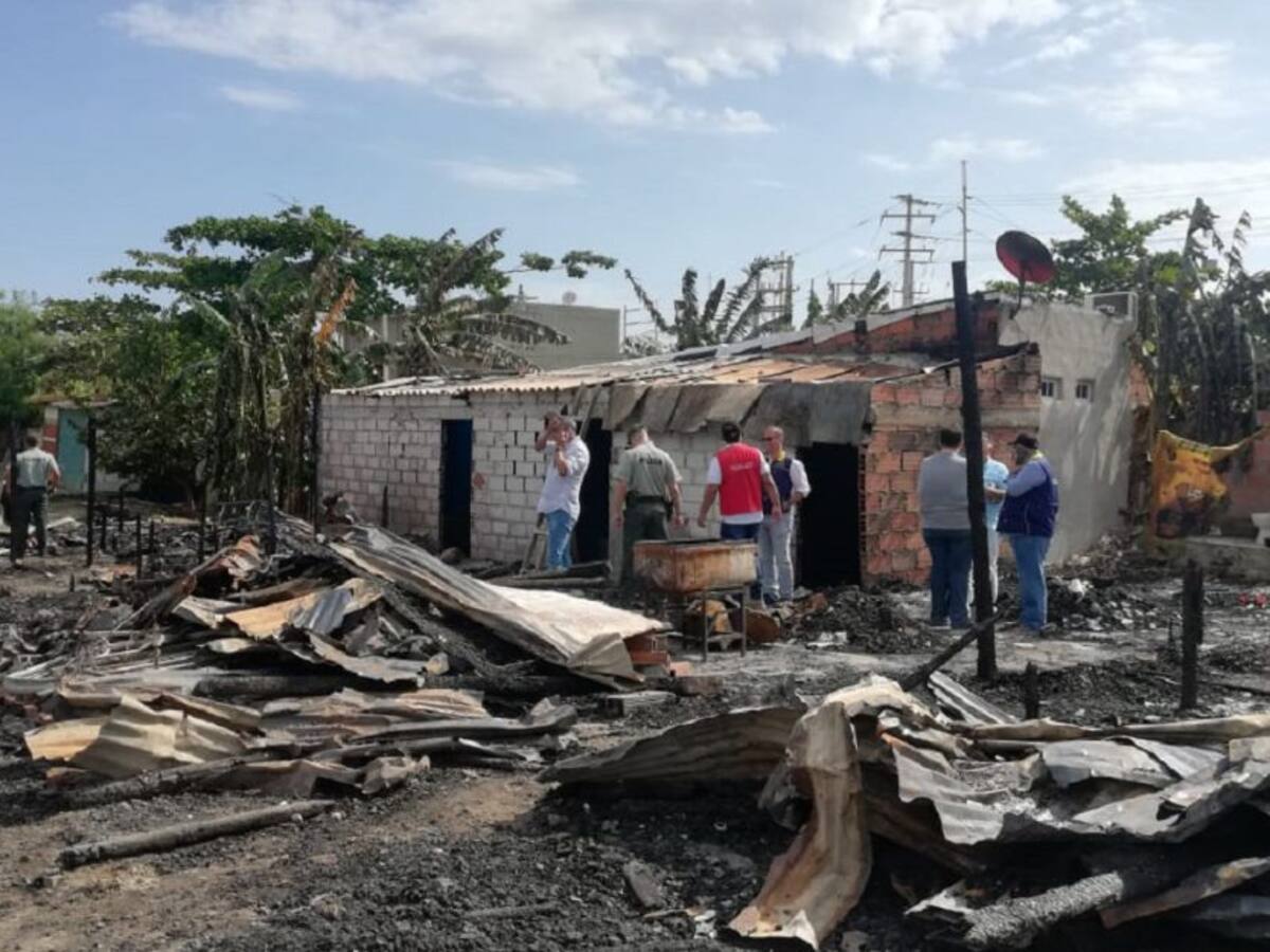 Alcaldía de Cartagena atiende a damnificados de incendio en Chambacú