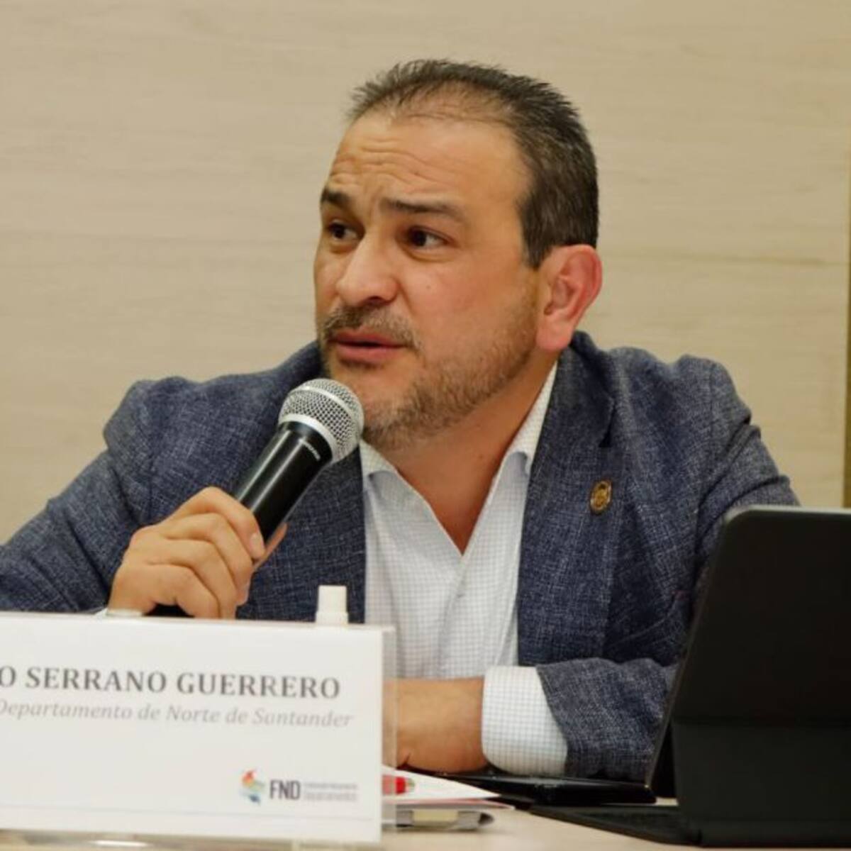 Gobernador y gobierno revisan infraestructura y planes de vivienda