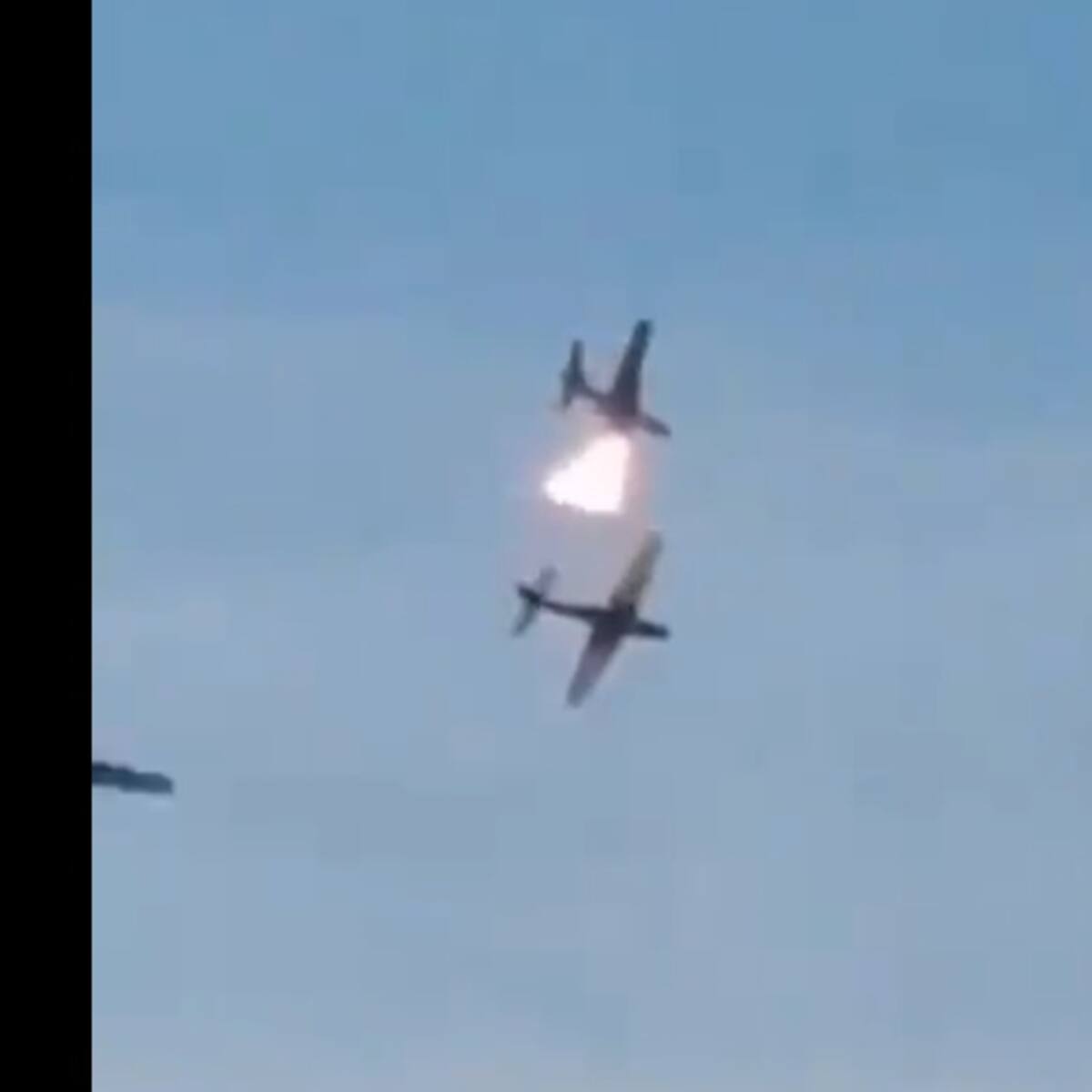 VIDEO | Así fue el accidente en el que dos aviones de la Fuerza Aérea colisionan en el aire