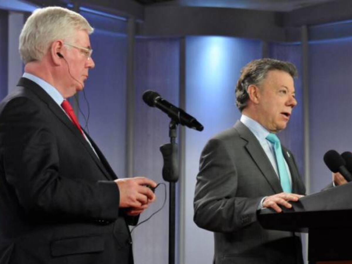 El plebiscito es el procedimiento más conveniente para la refrendación: Santos