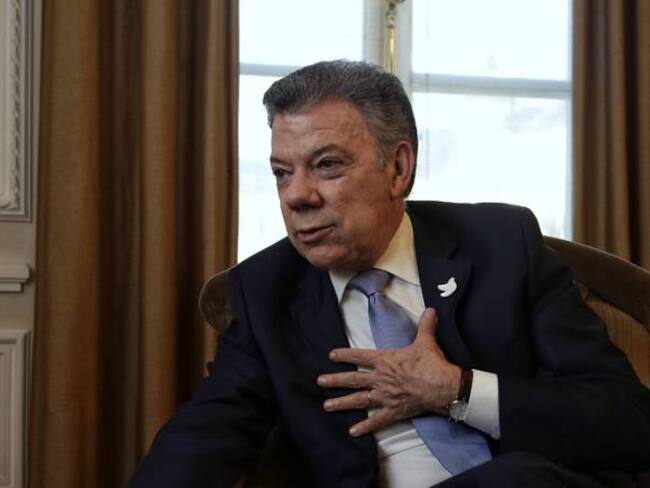 Santos y el Gobierno atenderán como debe ser los requerimientos de la justicia: MinInterior