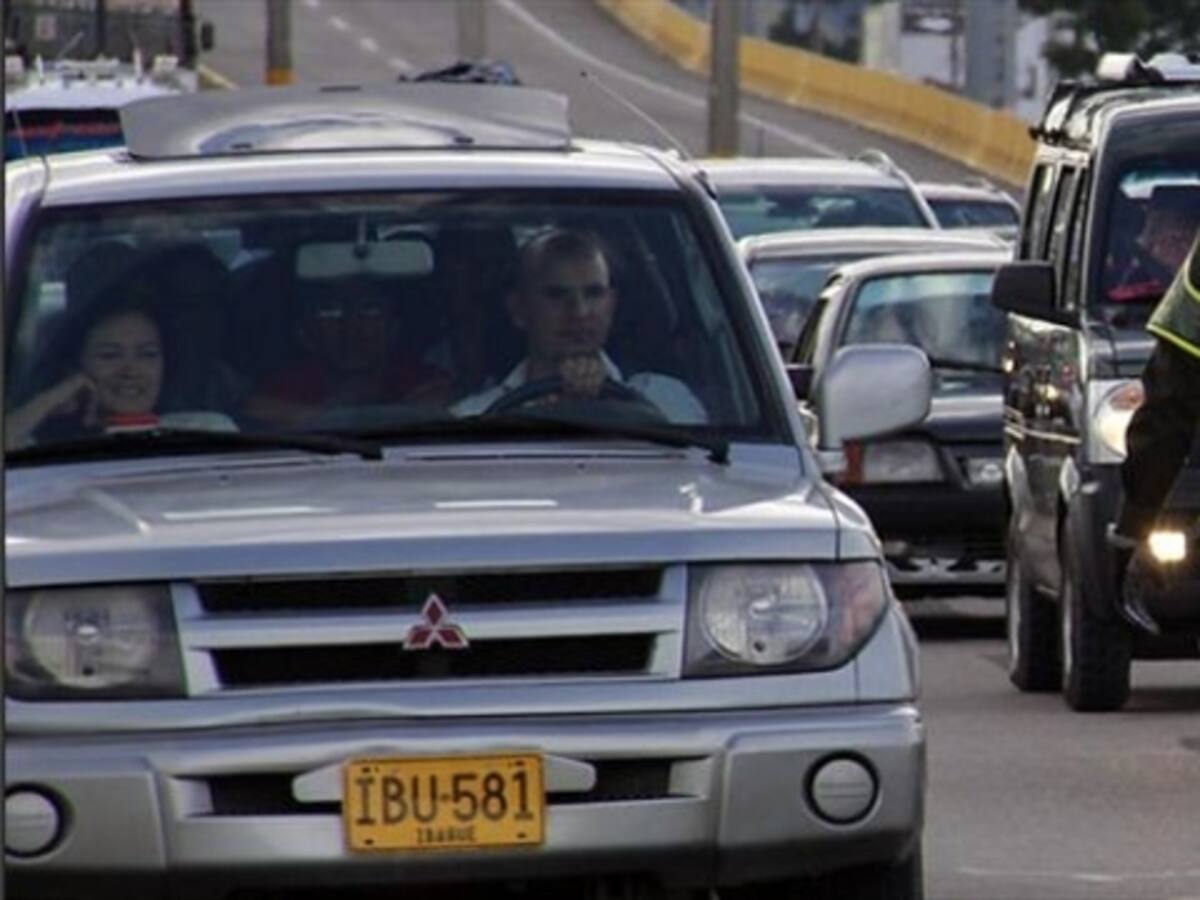 La movilidad no se cambia por decreto o a garrotazos: Fernando Rojas