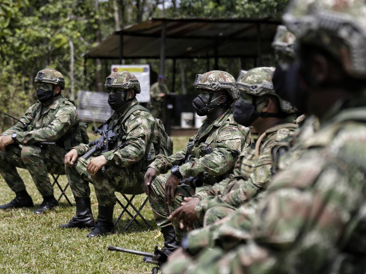 ¿Las Fuerzas Militares deberían participar en las negociaciones de paz con el ELN?